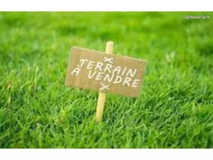 Beau terrain en retrait viabilisé