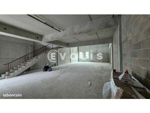 Local d'activité 258 m²