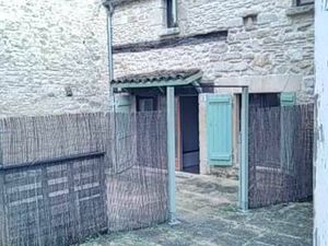 Petite maison terrasse -meublée-loyer hors charges