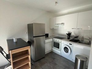 Joli T2 meublé avec balcon – Rez-de-chaussée – Sans vis-à-vis – Résidence récente avec pis