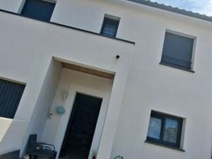 Maison récente et familiale avec extérieur