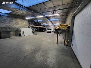 Local 330 m2 + mezzanine