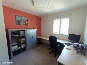Loue 3 bureaux en sous location