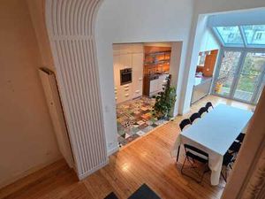 Maison communale  Triplex avec jardin.