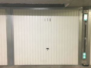 Garage box sécurisé - 15m2 - location - 69006 - Gare Part-Dieu/Bellecombe/Charpennes