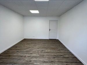 Location Bureau / Local Commercial - 33 m² Courteille