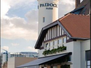 Local commercial 676 m²