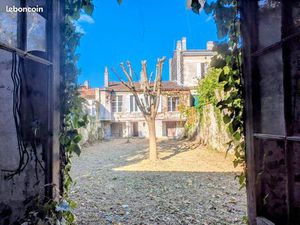 Grande échoppe de charme à rénover avec 250m2 jardin plein sud et dépendance