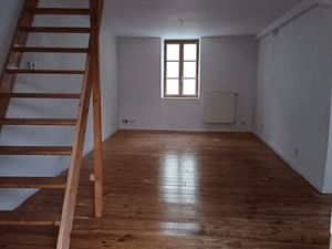 Maison de village avec cour et cave