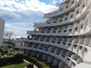 Studio cabine plus parking à le GM