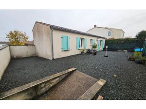 Location maison  92.5 m² T-4 à Nieul-lès-Saintes  805 €
