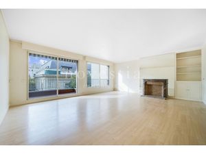 Appartement de 2 pièces de 77m² + balcon