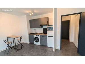 Superbe studio meublé 31 m² – Terrasse + Grand jardin – Parking – RER à 3 min