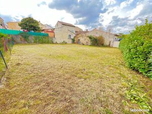 Terrain constructible au bord de l’eau