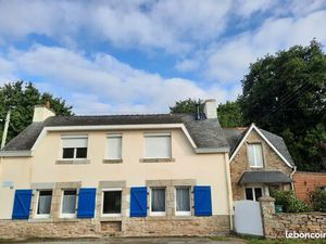 Maison en pierre dans quartier prisé à proximité du port de Ros Bras