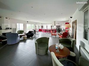 Villa 6 pièces 322 m²