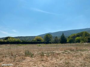 Terrain 1 300 m² Brissac