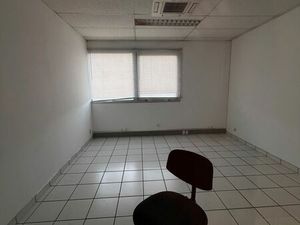 Bureau à louer – 15 61 m² – Stains