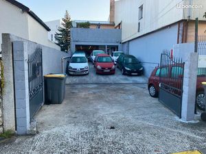 Depot entrepot hangar livry 200 m2