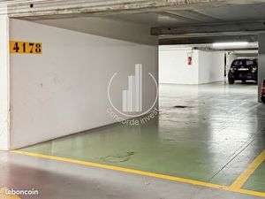 Parking/box 1 pièce 17 m²