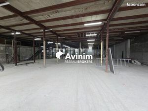 Local 1055 m² Villetaneuse