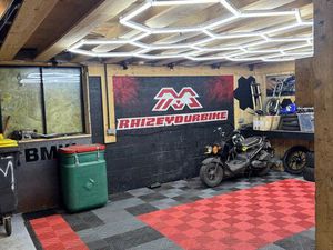 Fonds de Commerce Garage Moto – Atelier + Showroom – Clientèle Fidèle – Avrainville (91)