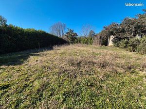 Terrain avec garage plat et viabilisé