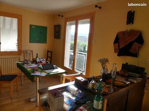 F3 dans maison avec terrasse et vue