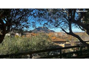 Maison individuelle et appartement avec vue sur le rocher