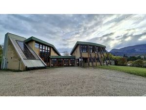 Bureaux 383 m² Mens