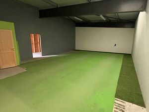 Local de stockage à l'étage 110m2 sans fenêtre avec WC et lave main ZI de Pahin 31170 Tour