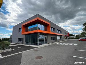 A louer bureaux/entrepots