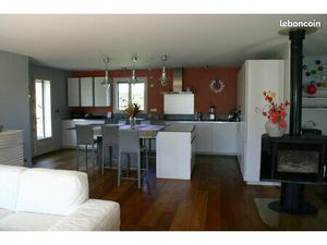 Maison avec du cachet de plain pied proche collége  idéale retraité ou couple avec 1 enfan