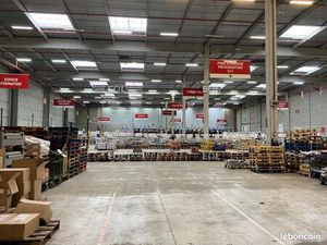 Local industriel 9 267 m²