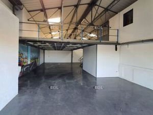 Local d'activité 1 495 m²