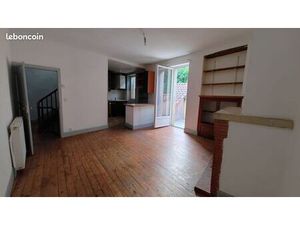 Appartement/maison de ville T3 – 65 m² – AUCH – Terrasse  parquet  parking facile