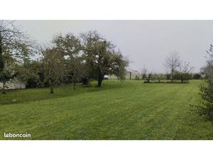 14 km de Mâcon  Terrain à bâtir de 1172m² viabilisé - Centre d'Igé- 90 euros / m²