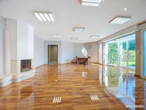 A louer - Bureau/cabinet de standing de 71 5m2