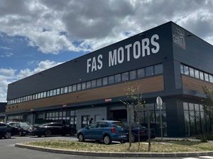 Garage multi-services (mécanique  carrosserie  achat/vente) – 470 m² + parking 1 000 m² – 