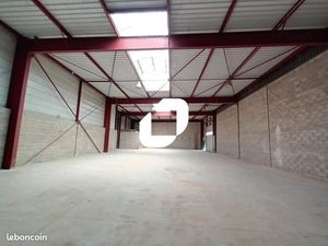 Local d'activité 688 m²