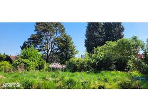 Terrain en second rang – Permis accepté & viabilisé – Un écrin de verdure en ville