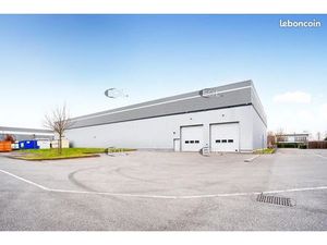 Local bureaux 3 268 m²