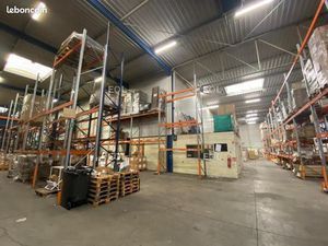 Local bureaux 3 699 m²