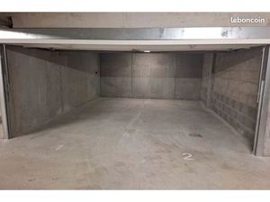 Loue double garage sécurisé