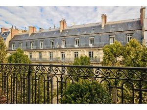 Appartement de 5 pièces de 204 m² + chambre