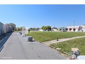 Local commercial 890 m²