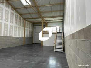 Local bureaux 234 m²