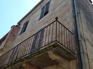 Maison de village avec grange à restaurer