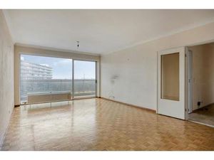 Te renoveren appartement te koop in Berchem