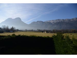 DOUSSARD - T3 mansardé avec balcon et vue montagnes